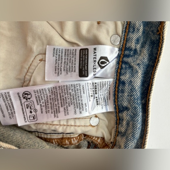 Levi’s Premium 501 ‘90s Women’s High Rise StraightLeg Jeans Button Fly LightWash - Picture 13 of 13